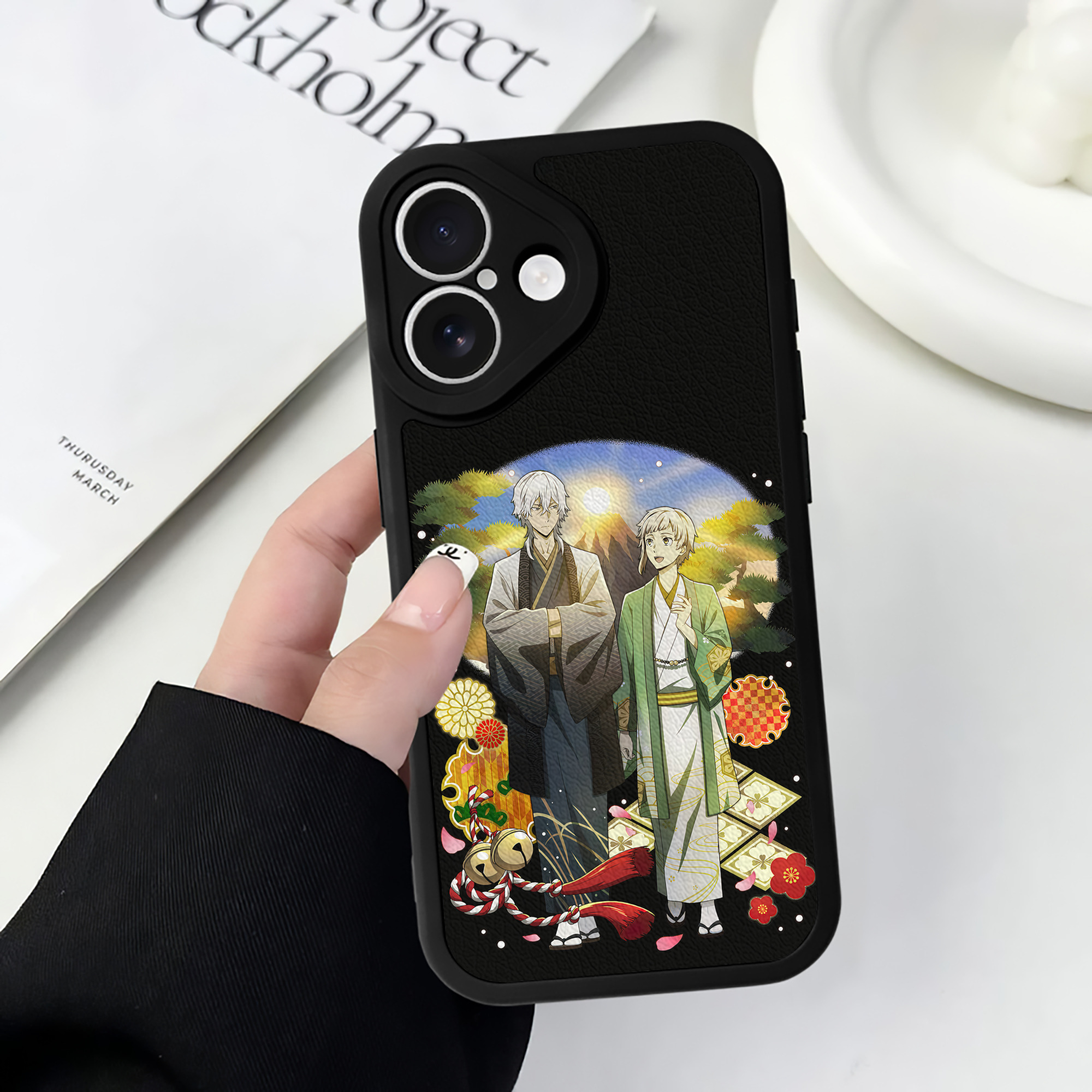 （画像用） 文豪ストレイドッグス Bungo Stray Dogs 【iPhone 16シリーズ対応】シリコンスマホケース（レザー調） 材質：シリコン
